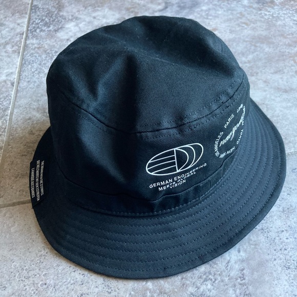 Adidas unisex world tour bucket hat black/white NYC NEW basketball hip hop - Picture 2 of 6